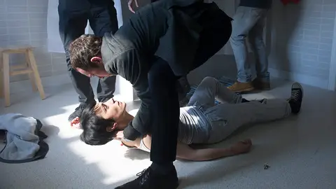 Así se vio por detrás la difícil escena en la que la enfermera casi se suicida Pulsaciones