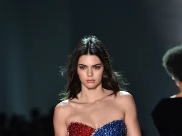 Kendall Jenner desfilando en París Kendall Jenner desfilando en París
