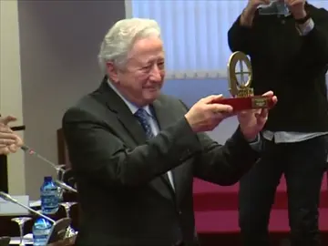 Frame 33.590222 de: Antonio Pelayo es galardonado con el Premio Especial de la Conferencia Episcopal por su trayectoria Frame 33.590222 de: Antonio Pelayo es galardonado con el Premio Especial de la Conferencia Episcopal por su trayectoria