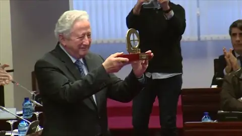 Frame 33.590222 de: Antonio Pelayo es galardonado con el Premio Especial de la Conferencia Episcopal por su trayectoria Frame 33.590222 de: Antonio Pelayo es galardonado con el Premio Especial de la Conferencia Episcopal por su trayectoria