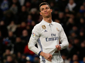 Cristiano Ronaldo lamenta una acción en un partido con el Real Madrid