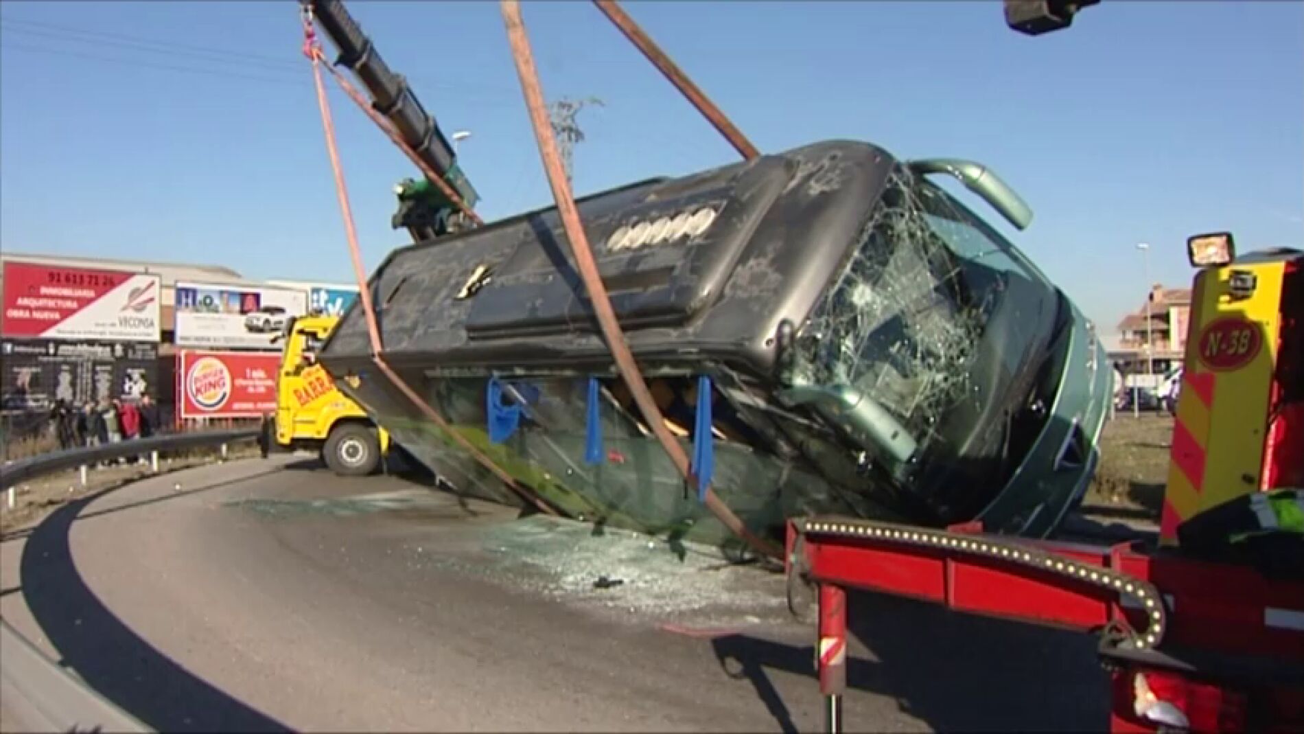 Frame 1.976896 de: En libertad con cargos el conductor del autob&uacute;s escolar volcado en Fuenlabrada que dio positivo en coca&iacute;na