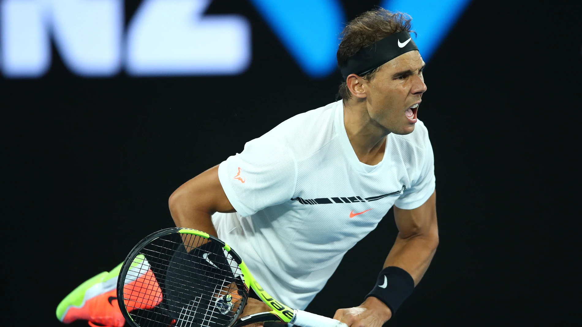 Rafa Nadal golpea la bola durante un partido del Open de Australia Rafa Nadal golpea la bola durante un partido del Open de Australia