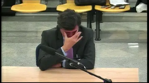 Frame 70.793802 de: López Viejo ha negado el cobro de comisiones y ha adoptado un tono desafiante ante el tribunal Frame 70.793802 de: López Viejo ha negado el cobro de comisiones y ha adoptado un tono desafiante ante el tribunal