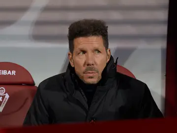Simeone, en el banquillo de Ipurúa Simeone, en el banquillo de Ipurúa
