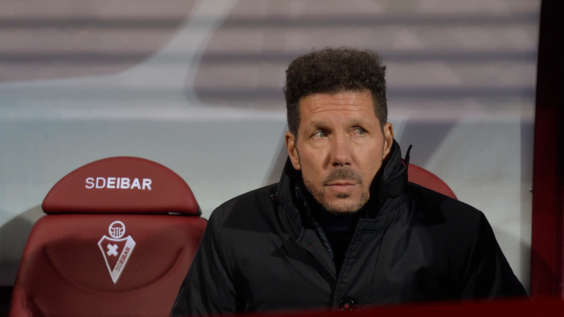 Simeone, en el banquillo de Ipurúa Simeone, en el banquillo de Ipurúa