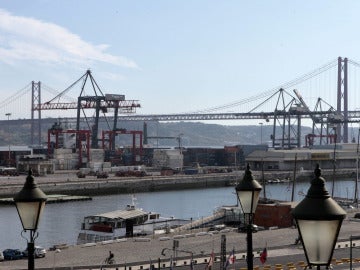 Vista parcial del puerto de Lisboa