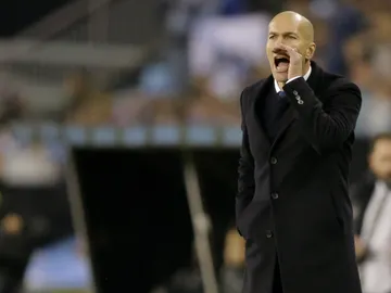 Zidane, en la banda de Balaídos Zidane, en la banda de Balaídos