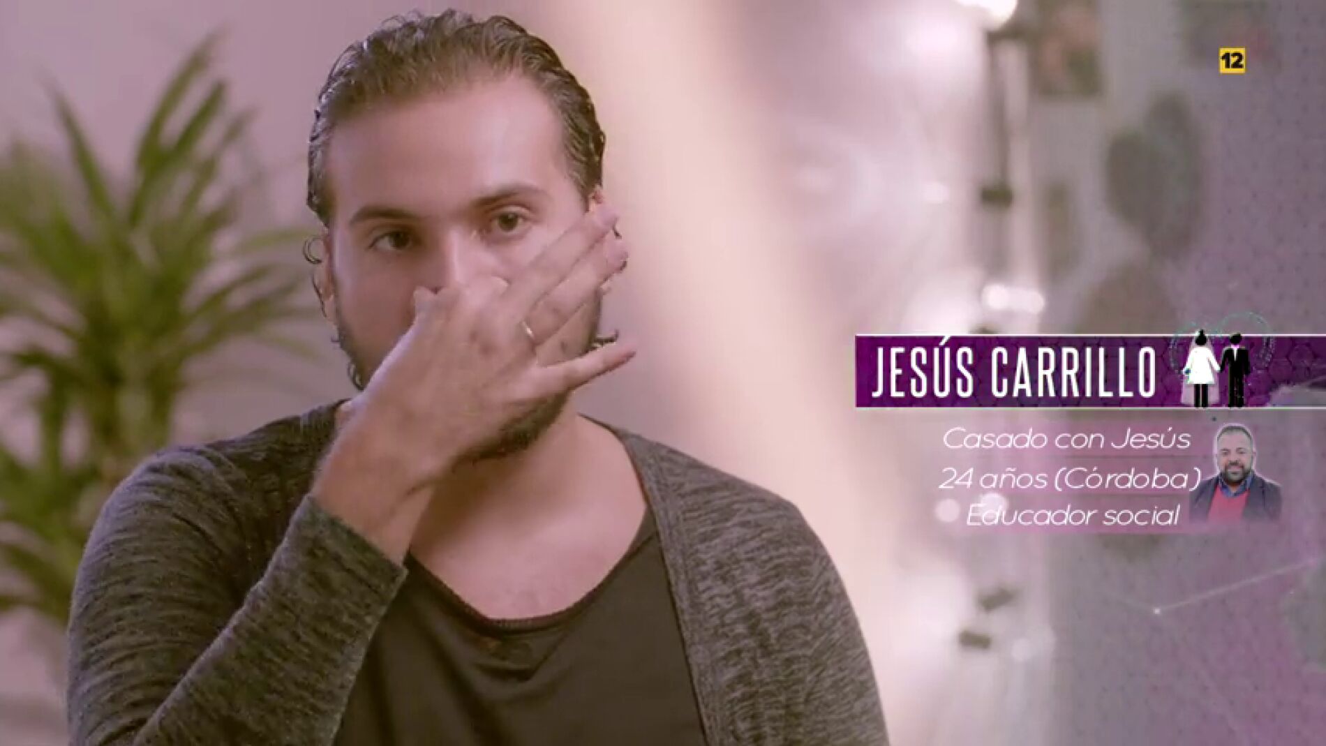 Frame 4.801997 de: "Entre la boca que le canta por buler&iacute;as y los pies que le cantan por soleares"