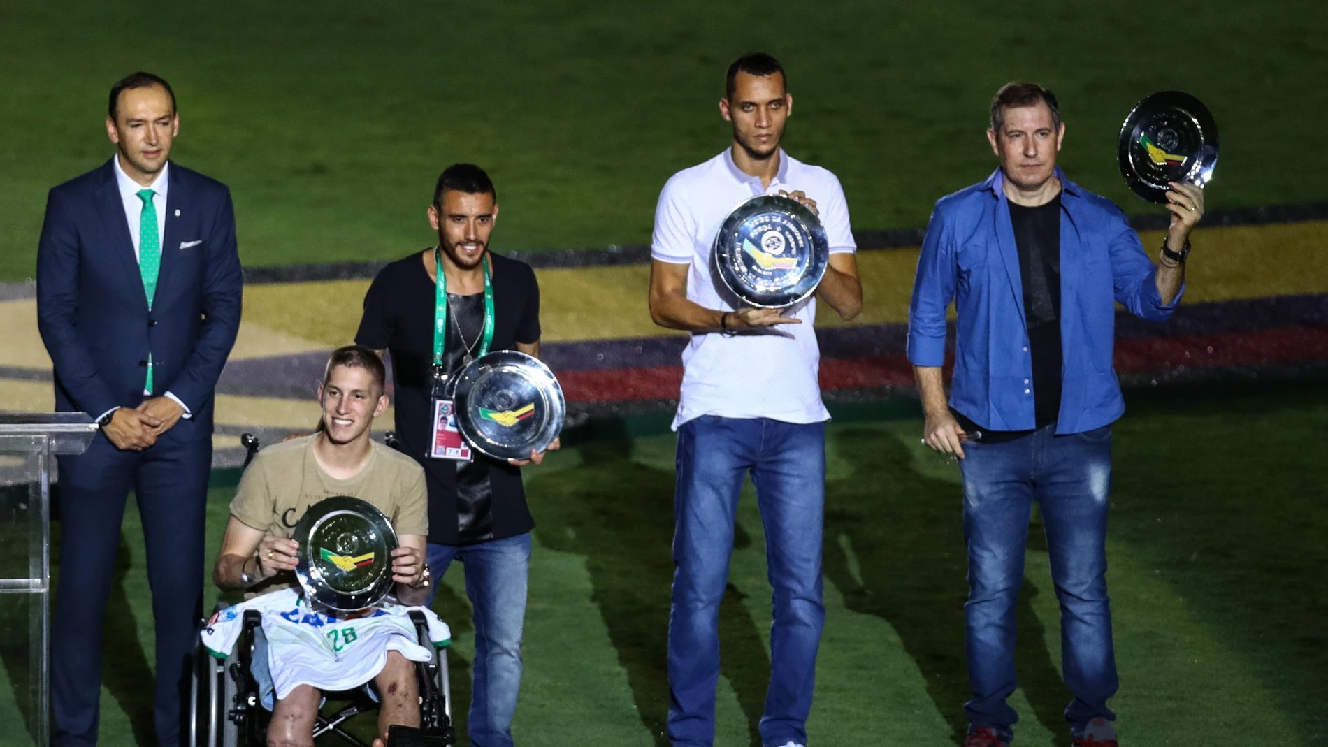 Follmann, Ruschel, Neto y Henzel, en el homenaje al Chapecoense en Río Follmann, Ruschel, Neto y Henzel, en el homenaje al Chapecoense en Río