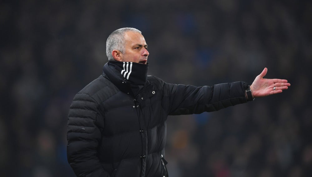 Mourinho durante el partido contra el Hull City