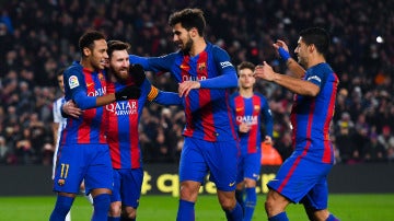 Neymar, Messi, André Gomes y Suárez celebran un gol ante la Real Sociedad