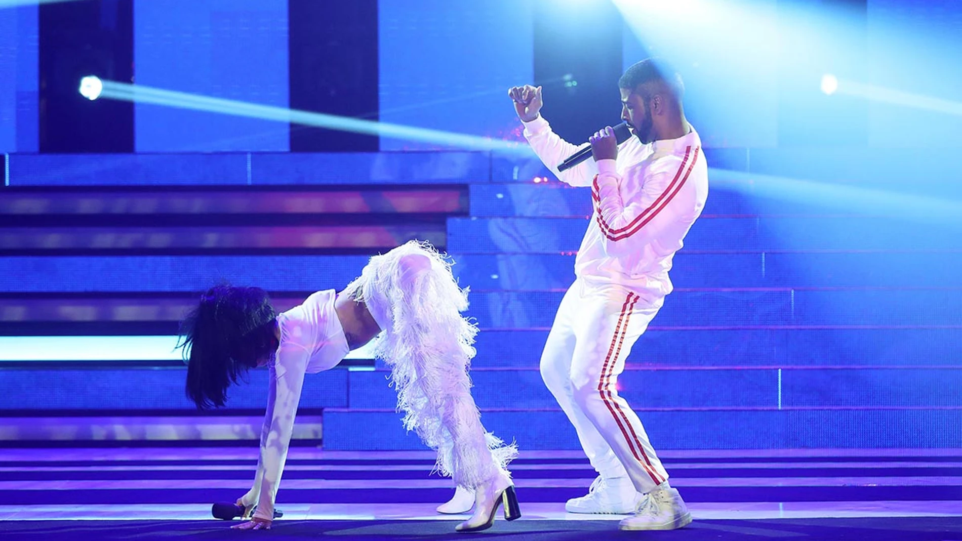 Beatriz Luengo y Yotuel suben la temperatura con su twerking como Rihanna y Drake en “Work”
