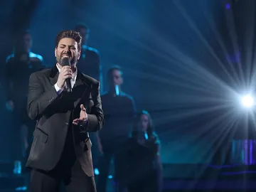 Miquel Fernández, de ‘Mar de plástico’, se mete en la piel de George Michael y su “One more try” Miquel Fernández, de ‘Mar de plástico’, se mete en la piel de George Michael y su “One more try”