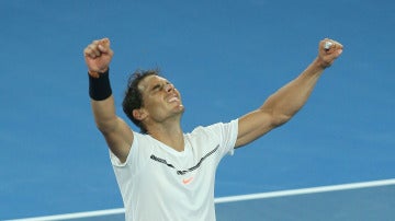 Nadal celebra su victoria ante Dimitrov y su pase a la final del Open de Australia