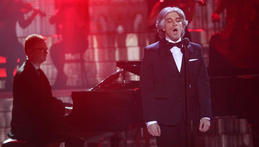Impresionante actuaci&oacute;n de Blas Cant&oacute; como Andrea Boccelli y su inconfundible &ldquo;Ave Mar&iacute;a&rdquo;
