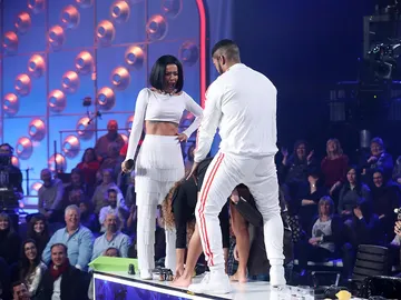 Yotuel enseña a Lolita cómo hacer un buen twerking Yotuel enseña a Lolita cómo hacer un buen twerking