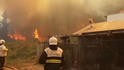 Frame 58.890962 de: La UE envía ayuda a Chile para combatir los incendios forestales Frame 58.890962 de: La UE envía ayuda a Chile para combatir los incendios forestales