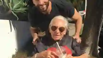 Norma y Chris dando un paseo Norma y Chris dando un paseo