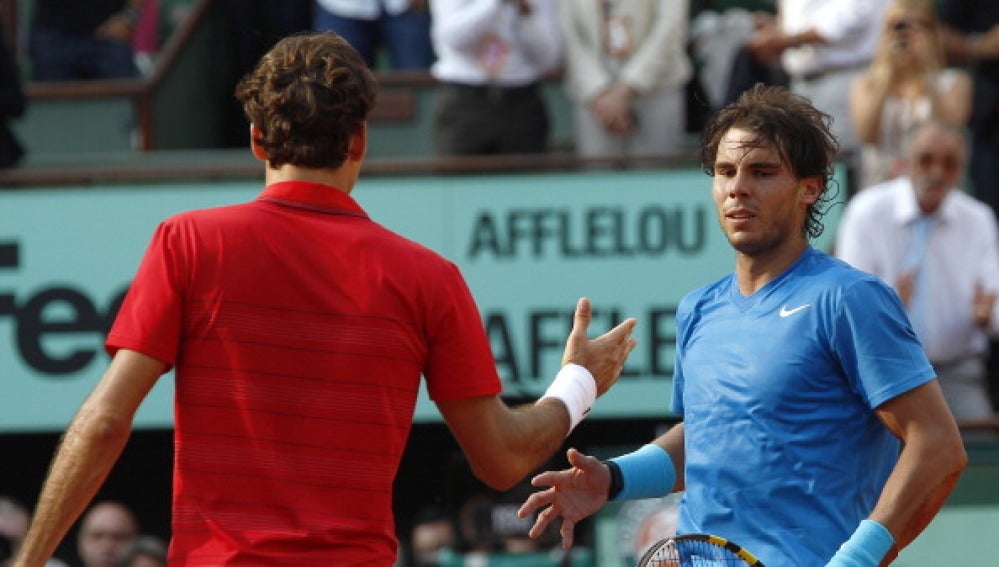 Roger Federer y Rafa Nadal, en la final de 2011 en Roland Garros
