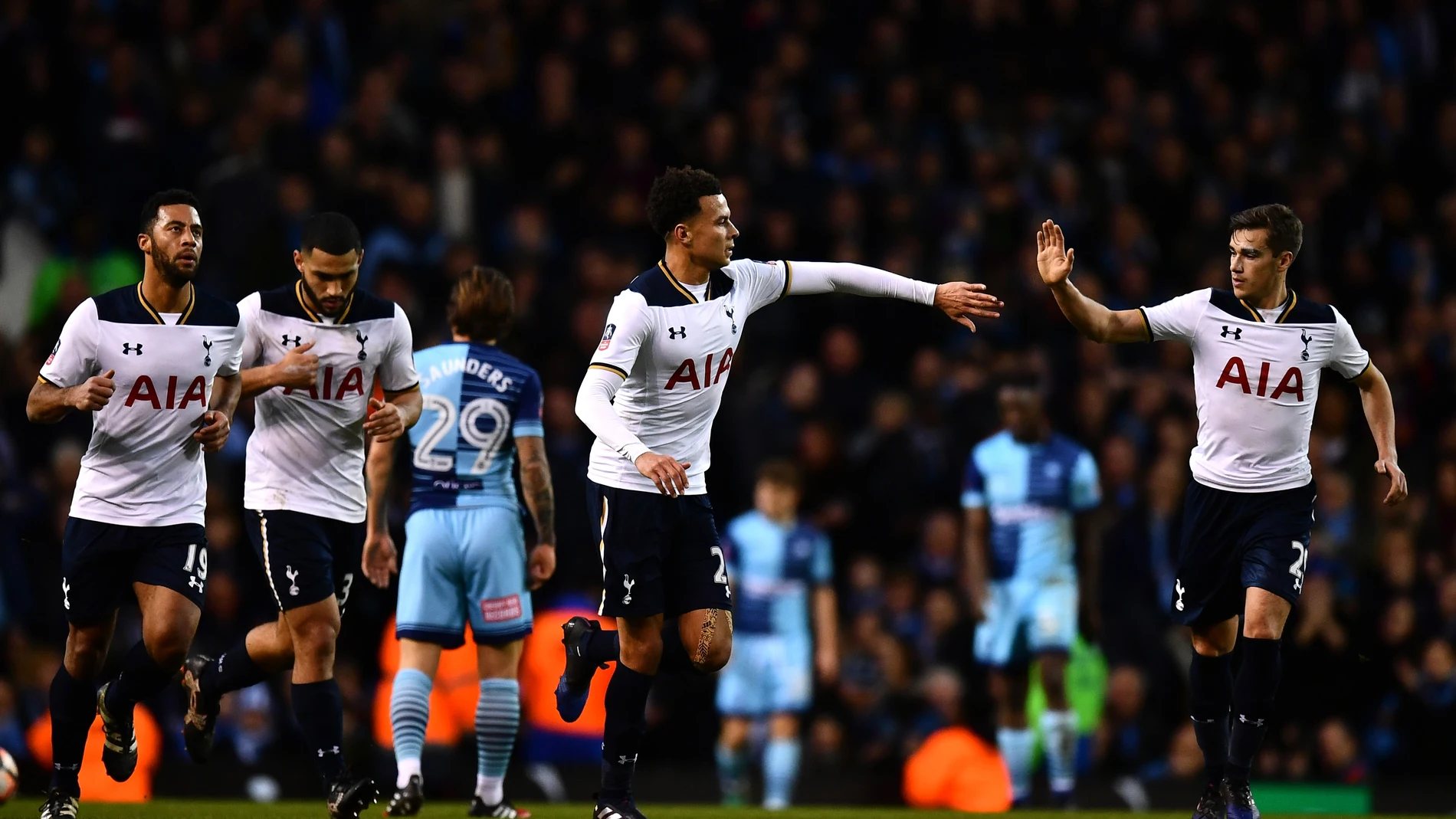 Los jugadores del Tottenham celebra un gol Los jugadores del Tottenham celebra un gol