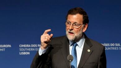 Rajoy y Tsipras llaman a defender los valores de la UE y colaborar en la crisis de refugiados