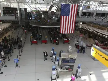 Refugiados en el aeropuerto de EEUU Refugiados en el aeropuerto de EEUU