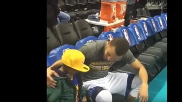 Stephen Curry da una sorpresa a un niño al que le quedan meses de vida