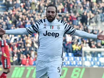 Higuaín celebra un gol Higuaín celebra un gol