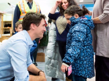 El primer ministro de Canadá recibe a los refugiados