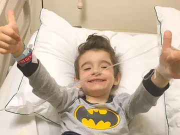 Santi en el hospital donde está recibiendo un tratamiento contra el cáncer Santi en el hospital donde está recibiendo un tratamiento contra el cáncer