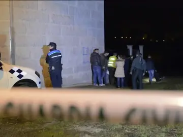 Frame 14.948065 de: Una mujer, asesinada a cuchilladas presuntamente por su marido en O Carballiño Frame 14.948065 de: Una mujer, asesinada a cuchilladas presuntamente por su marido en O Carballiño