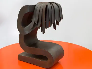 Escultura 'Víctima' creada por Fernando Clavo Sanz como memorial a las víctimas de la violencia doméstica Escultura 'Víctima' creada por Fernando Clavo Sanz como memorial a las víctimas de la violencia doméstica