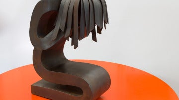 Escultura 'Víctima' creada por Fernando Clavo Sanz como memorial a las víctimas de la violencia doméstica 