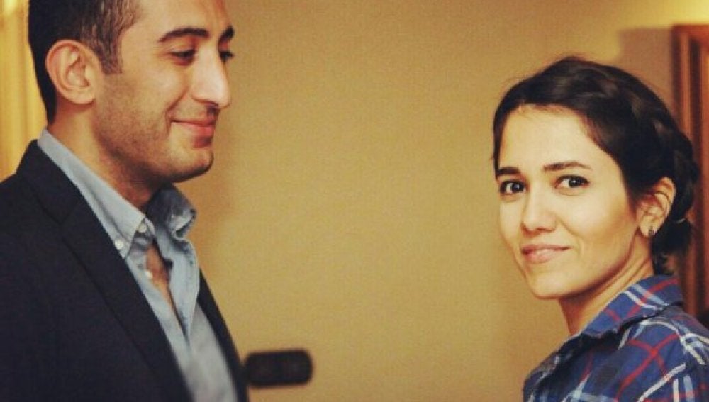 Roozbeh y Zhinous Aliabadi, el matrimonio que se ha visto obligado a retrasar su boda debido a las políticas migratorias de Trump