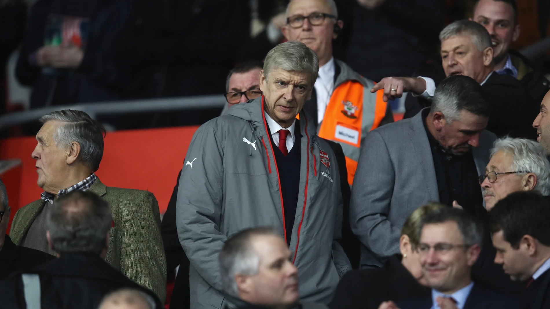 Arsene Wenger en las gradas del Emirates Arsene Wenger en las gradas del Emirates