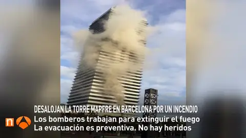 Frame 11.423729 de: Un incendio en un restaurante obliga a desalojar la Torre Mapfre de Barcelona Frame 11.423729 de: Un incendio en un restaurante obliga a desalojar la Torre Mapfre de Barcelona