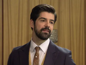 Alonso envía a Jaime al cuarto de las escobas Alonso envía a Jaime al cuarto de las escobas