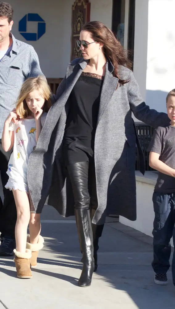 Angelina Jolie se refugia en sus hijos tras su separación de Brad Pitt Angelina Jolie se refugia en sus hijos tras su separación de Brad Pitt