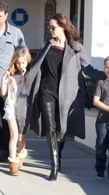 Angelina Jolie se refugia en sus hijos tras su separación de Brad Pitt ¡Uno de los divorcios más sonados de Hollywood!