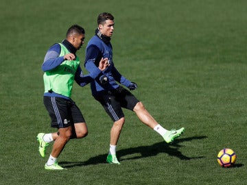 Cristiano Ronaldo y Danilo durante el entrenamiento