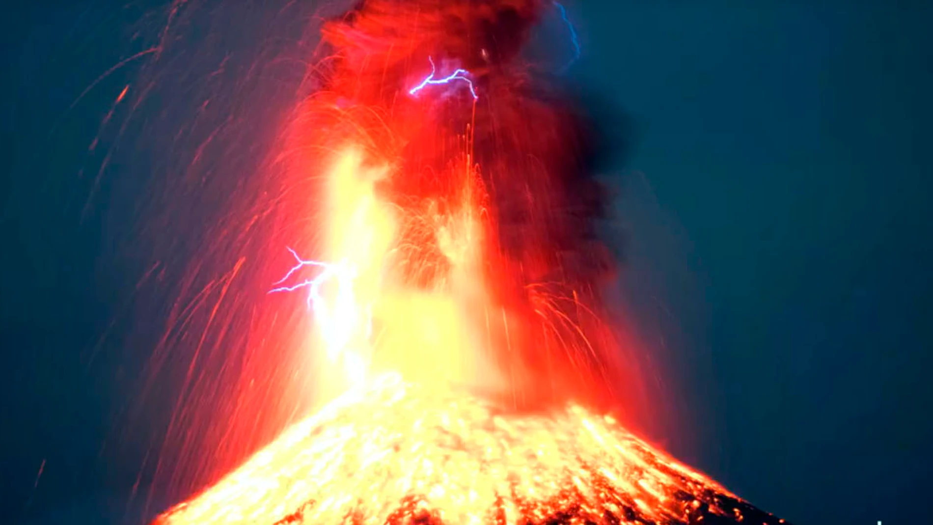 El volcán Colima de México entra en erupción El volcán Colima de México entra en erupción