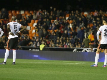 Varias jugadores del Valencia se lamentan