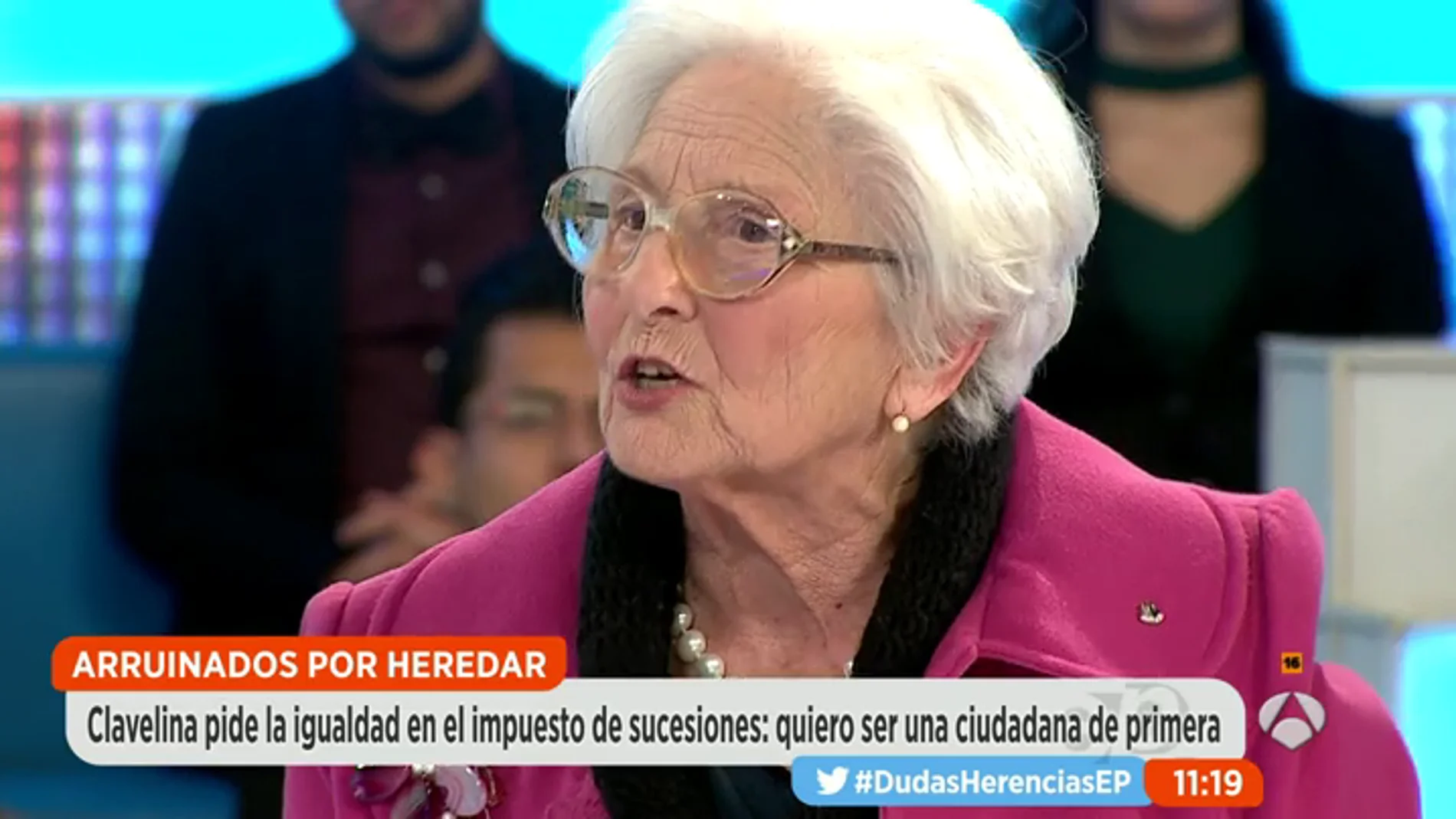 Frame 286.191111 de: Clavelina García: "No me parece justo que tenga que regalar un pedazo de mi casa al Gobierno después de trabajar toda la vida"