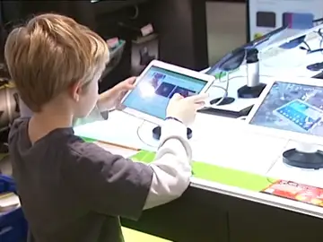 Frame 66.983672 de: Aumenta el número de niños adictos a los móviles y tabletas Frame 66.983672 de: Aumenta el número de niños adictos a los móviles y tabletas