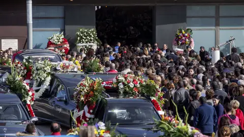 Funeral por los cinco jóvenes que fallecieron la madrugada del domingo en un accidente de tráfico en Cartagena Funeral por los cinco jóvenes que fallecieron la madrugada del domingo en un accidente de tráfico en Cartagena