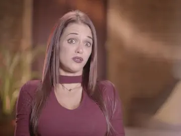 El pánico inunda a Marie y le impide poner la mesa El pánico inunda a Marie y le impide poner la mesa