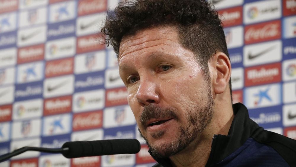 Simeone durante la rueda de prensa