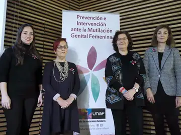 Arianne Hernández, Ana Buñuel, Ascensión Iglesias y Amapola Blasco durante la inauguración de las VI Jornadas Internacionales contra la Mutilación Genital Femenina Arianne Hernández, Ana Buñuel, Ascensión Iglesias y Amapola Blasco durante la inauguración de las VI Jornadas Internacionales contra la Mutilación Genital Femenina