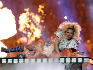 Gaga fue auténtico fuego durante su show